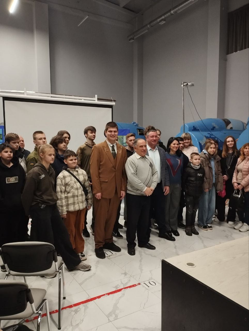 Я. Брунько поруч із В. Шендеровським
