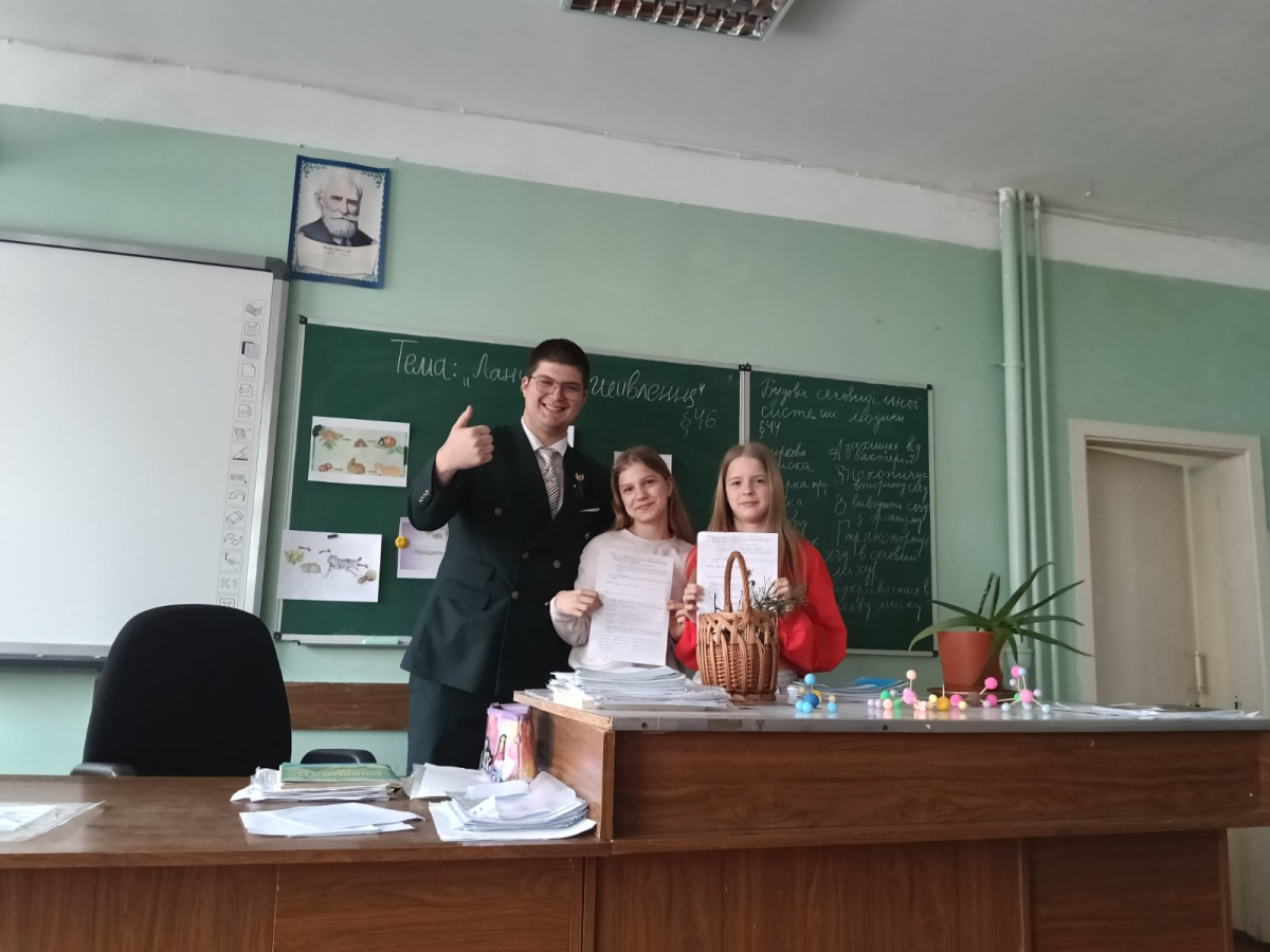 Одна із освітніх кампаній - проведення крутих уроків! На уроці біології